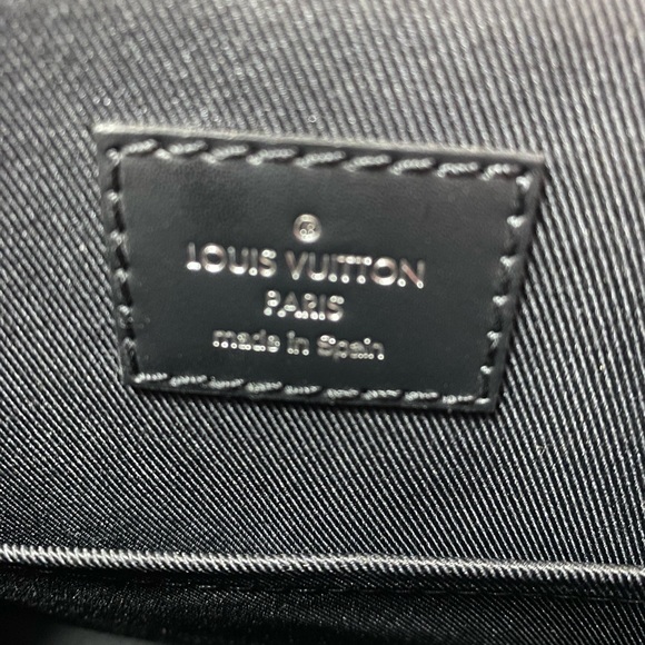 LOUIS VUITTON MESSENGER BAG - Picture 6 of 14